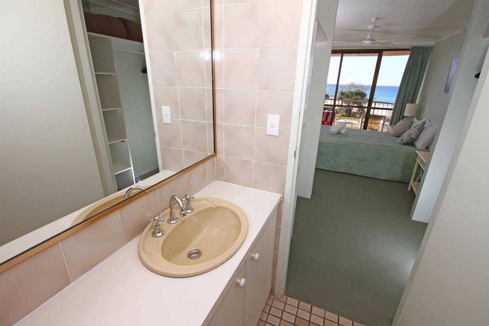 San Simeon Beachfront Apartments Tugun Gold Coast Exterior photo